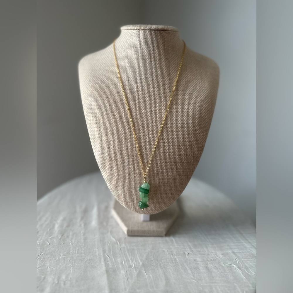 18k GOLD PLATED NECKLACE GREEN AVENTURINE PRECIOUS STONE NECKLACE 18.5”